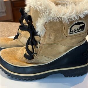 Sorel Beige Faux Fur Boots. Women’s 7. GUC